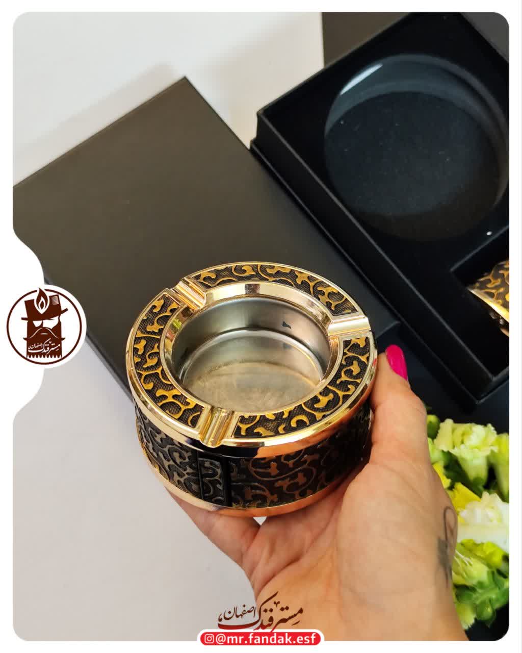 ست فندک شعله رنگی و زیرسیگاری کادویی ست فندک شعله رنگی و زیرسیگاری کادویی