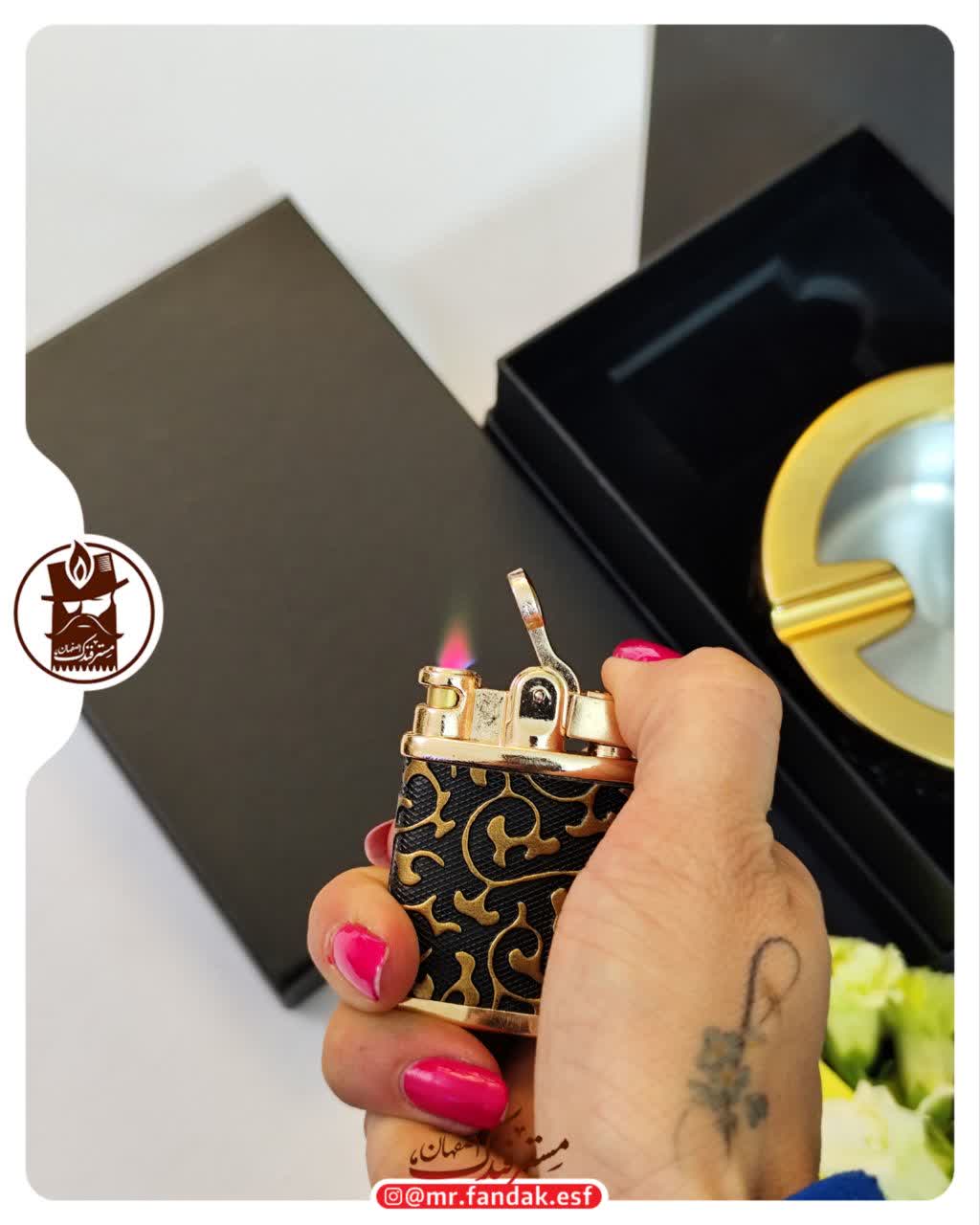 ست فندک شعله رنگی و زیرسیگاری کادویی ست فندک شعله رنگی و زیرسیگاری کادویی