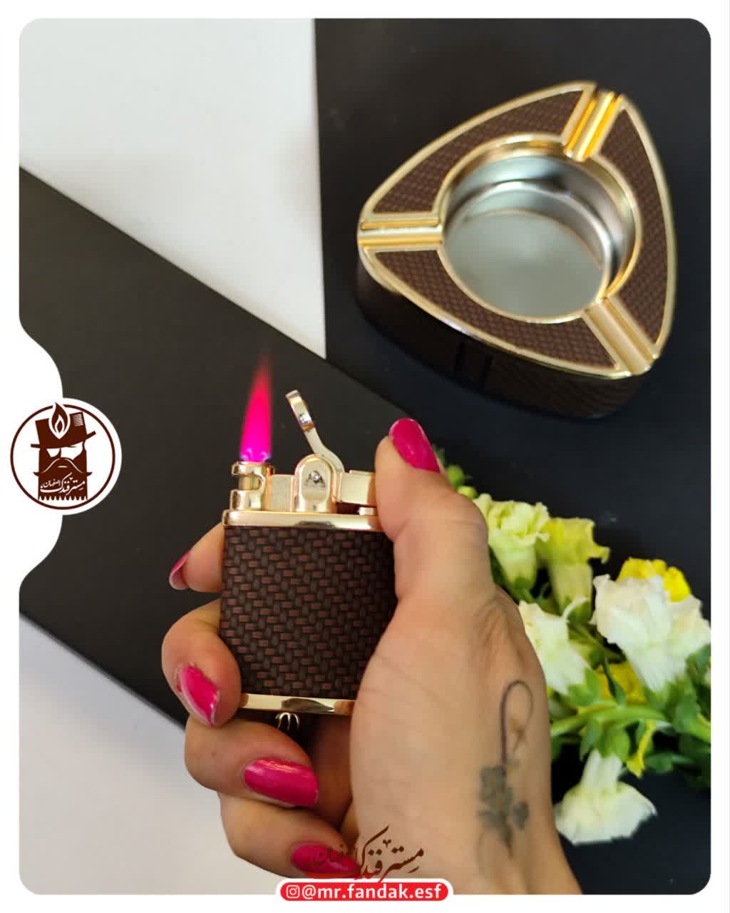 ست فندک شعله رنگی و زیرسیگاری کادویی 305 ست فندک شعله رنگی و زیرسیگاری کادویی 305