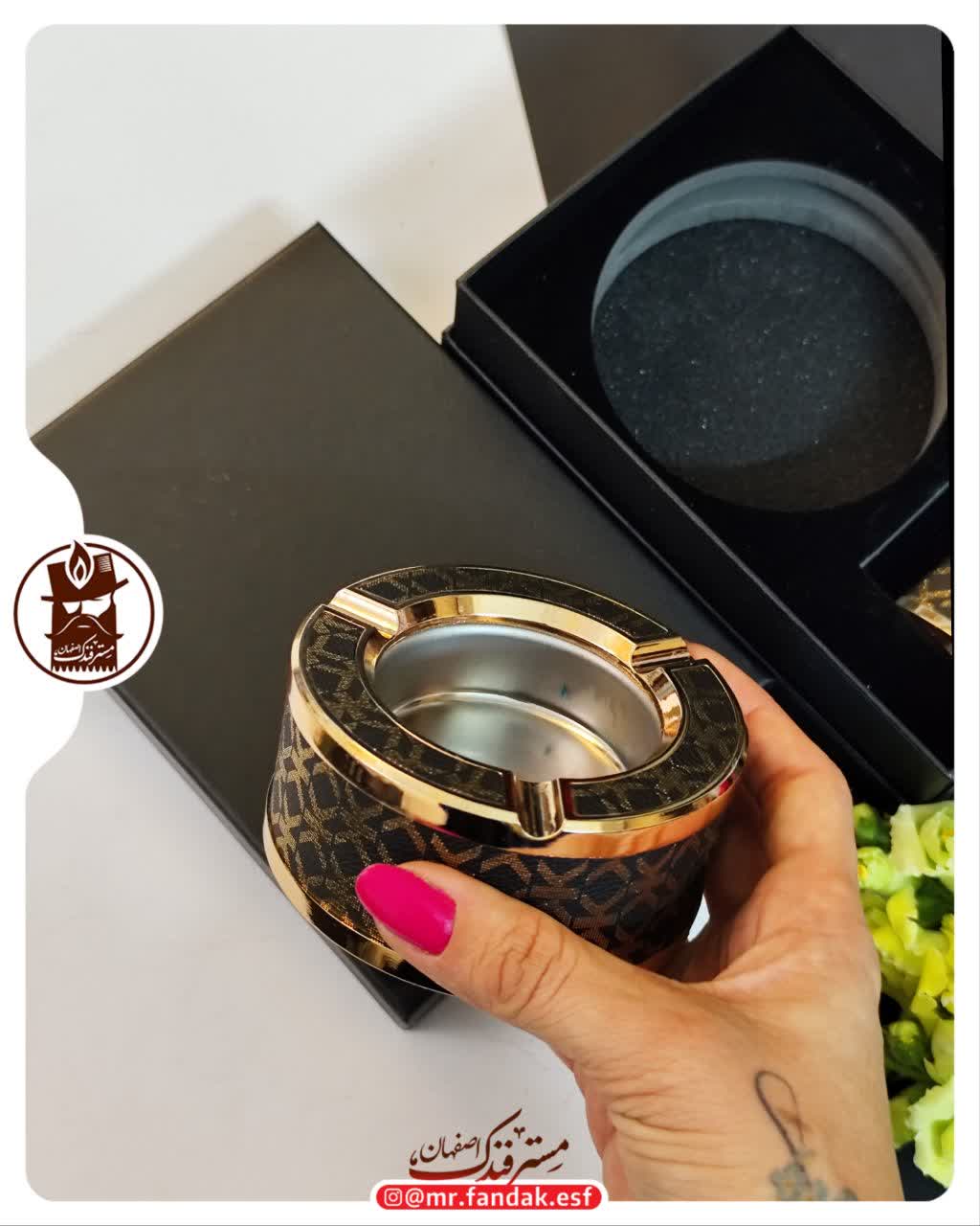 ست فندک شعله رنگی و زیرسیگاری کادویی 301 ست فندک شعله رنگی و زیرسیگاری کادویی 301